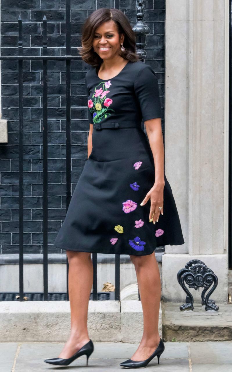 ミシェル・オバマ大統領婦人の刺繍付きワンピース